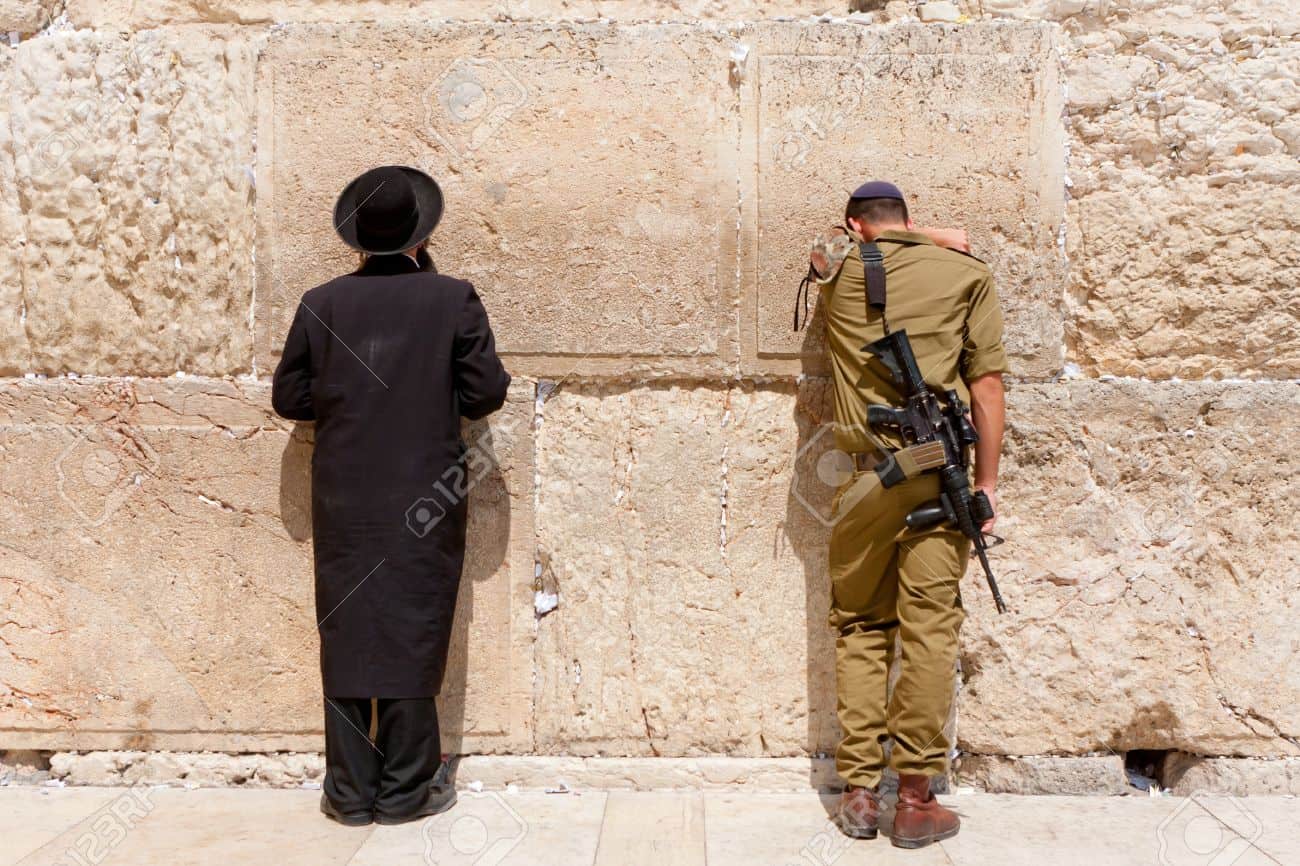 25473861-soldier-and-orthodox-jews-pray-at-the-wailing-wall-jerusalem-with-people